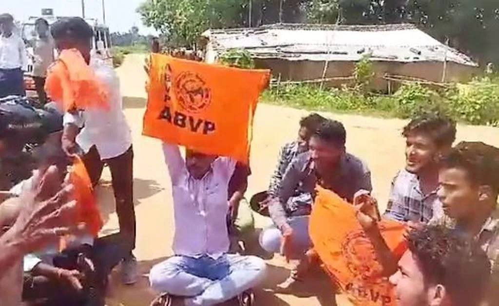 स्कूल ने करा दिया 40 छात्रों का मुंडन, जिला शिक्षा अधिकारी ने दिए जांच के आदेश 