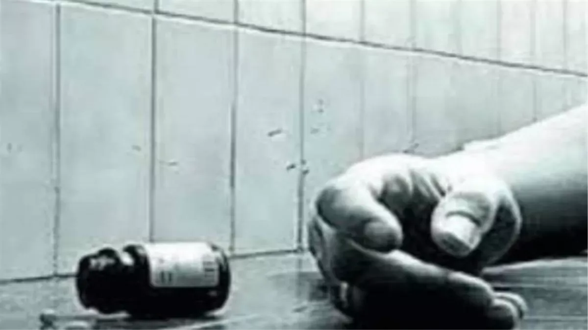 रामपुर: 40 वर्षीय महिला के प्यार में पड़ा 16 वर्षीय किशोर, प्रेमिका नाराज हुई तो जहर खाकर दी जान