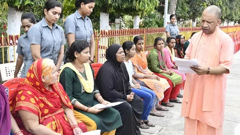 गोरखपुर: जनता दर्शन में बोले सीएम योगी- नहीं करें चिंता, सबकी पीड़ा का होगा निवारण