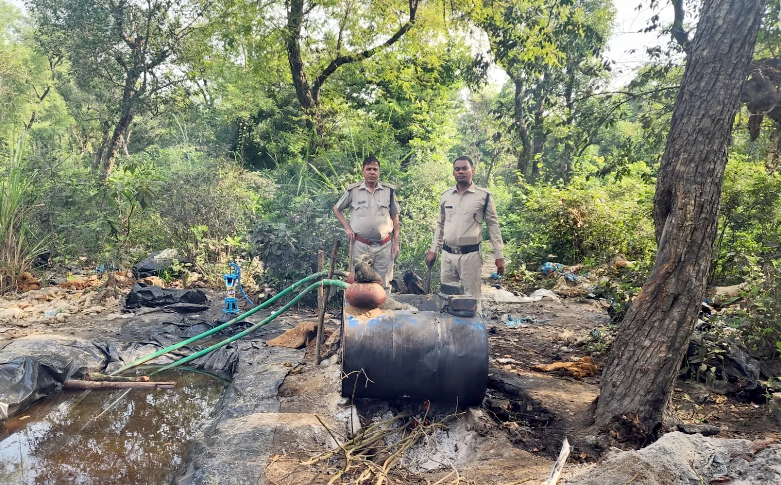 काशीपुर: आबकारी विभाग ने हजारों लीटर लहन किया नष्ट