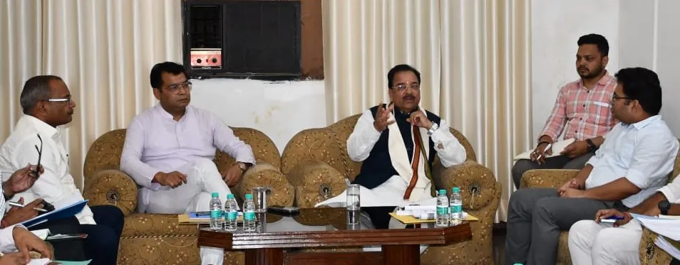 रुद्रपुर: एयरपोर्ट विस्तारीकरण की औपचारिकताएं शीघ्र पूर्ण कर काम शुरू करें: भट्ट