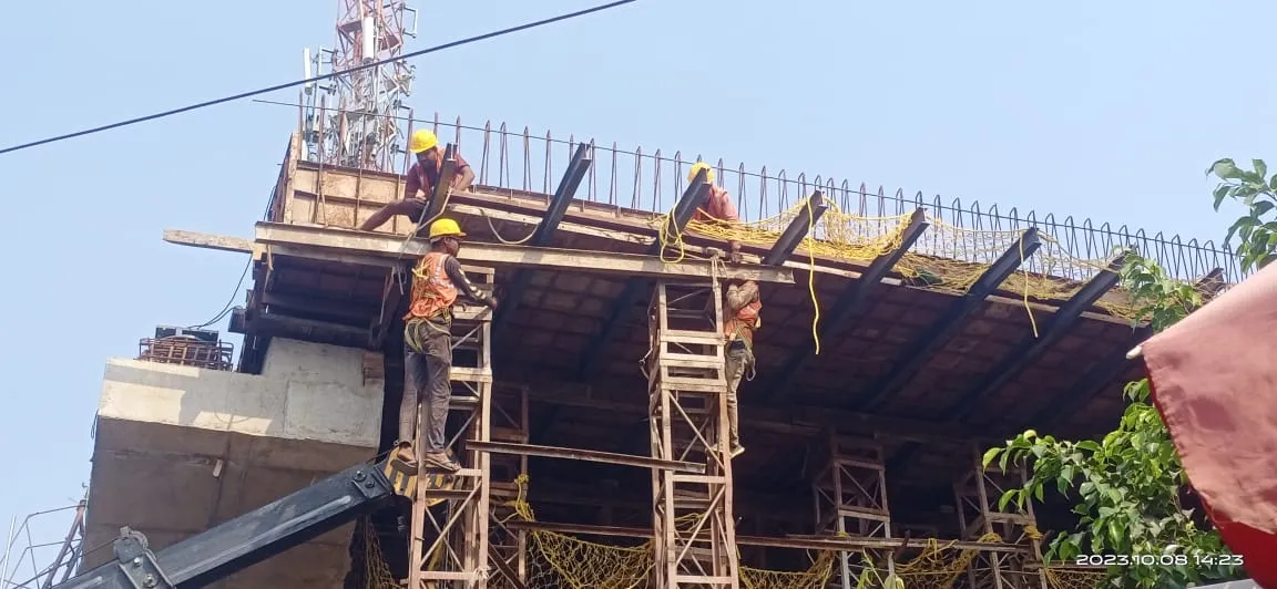 बरेली: कुतुबखाना पुल निर्माण...दो लोगों की मौत फिर भी सबक नहीं ले रहे अफसर