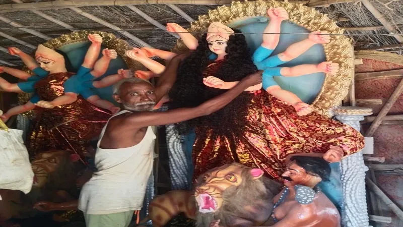 बाराबंकी : शारदीय नवरात्रि पर सज रहे पंडाल, मां दुर्गा की 163 मूर्तियां बनकर तैयार 