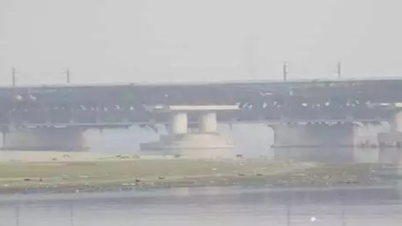 Agra में बेहद खराब हुई हवा, 201 एक्यूआई में सुबह सांस लेना मुश्किल 