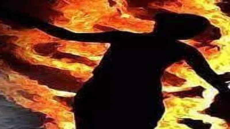 Amethi news : किशोरी को जिन्दा जलाने का आरोप, 8 पर मुकदमा दर्ज 