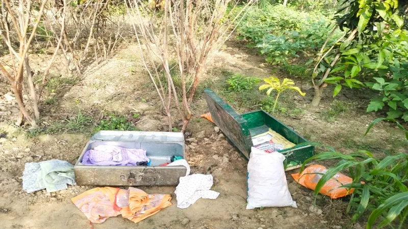 बहराइच : चोरों ने दो घरों से हजारों की संपत्ति चुराई, खेत में बैठकर बांटा हिस्सा 