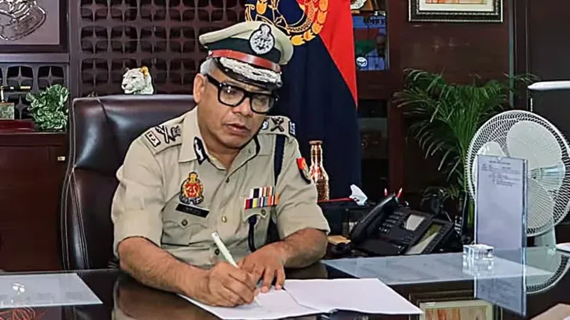 UP में पुलिस कर्मियों की छुट्टियों पर लगी रोक, त्योहारों के चलते हुआ आदेश 