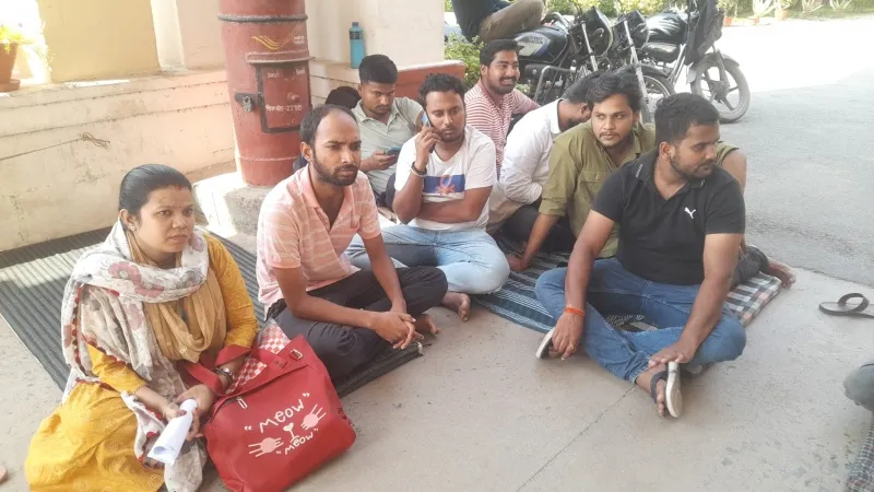 वाराणसी : BHU में छात्रों का धरना जारी, यूनिवर्सिटी प्रशासन ने पुलिस को दी तहरीर  