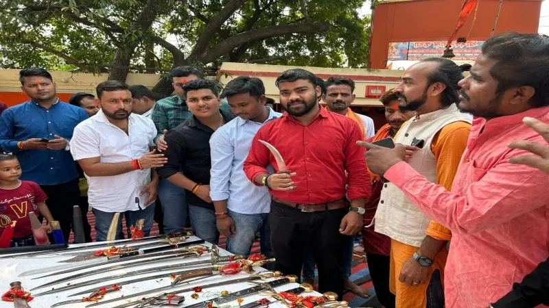 विजयदशमी 2023 : राष्ट्रीय बजरंगदल ने किया शस्त्र पूजन, निकली शोभायात्रा 