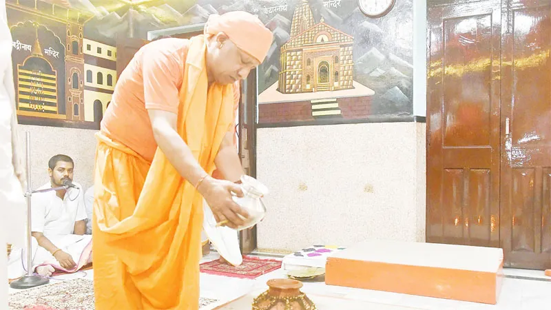 नवरात्रि के मौके पर सीएम योगी ने गोरखनाथ मंदिर में की कलश स्थापना, एक्स हैंडल पर लिखी यह बड़ी बात...