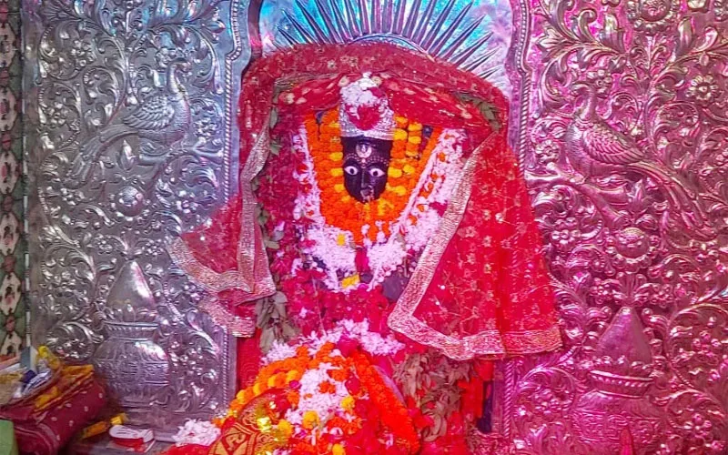 शारदीय नवरात्रि के अंतिम दिन भक्तों ने की माता सिद्धिदात्री की पूजा, मंदिरों में लगा रहा रेला