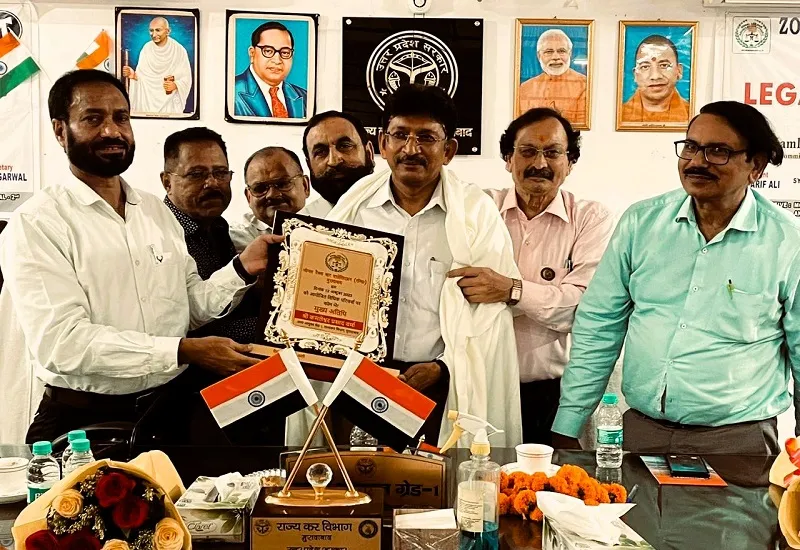 मुरादाबाद : असुविधा से बचने के लिए समय से टैक्स जमा करें, अधिकारियों ने किया समस्याओं का समाधान