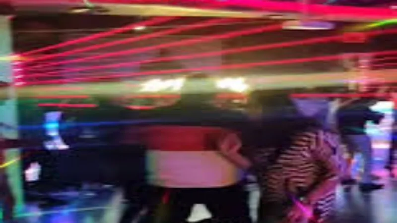 लखनऊ : नशे में धुत युवाओं ने लगाया जय श्री राम का जयकारा, Viral हो रहा वीडियो 