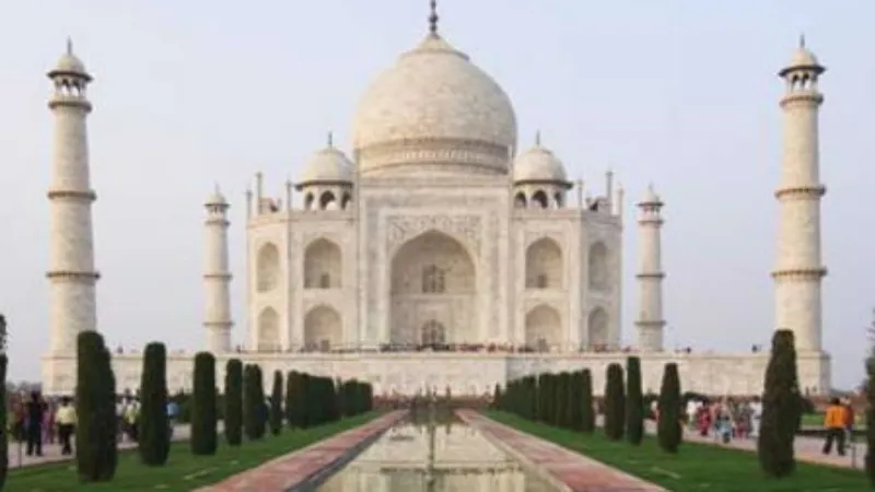 आगरा : अमेरिका के नौसेना सचिव को फर्जी गाइड ने घुमा दिया ताजमहल, केस दर्ज  
