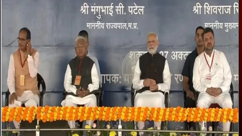 पीएम पहुंचे जानकीकुंड अस्पताल, अरविंद भाई को दी श्रद्धांजलि 