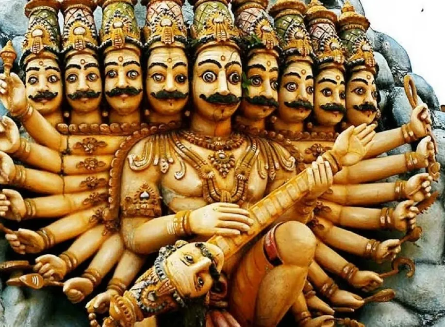 मथुरा: दशहरे पर 'रावण आरती' का आयोजन, रावण के पुतले के दहन का किया विरोध  