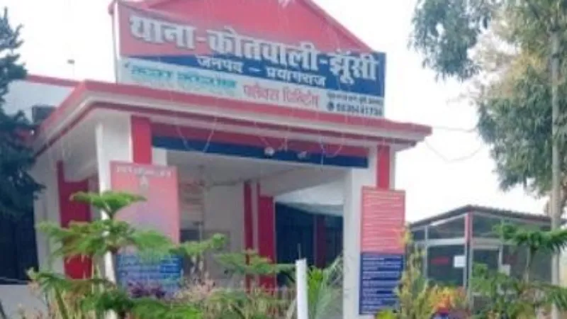 प्रयागराज पुलिस ने एनकाउंटर में शातिर लुटेरे को दबोचा, गोली लगने से हुआ घायल  