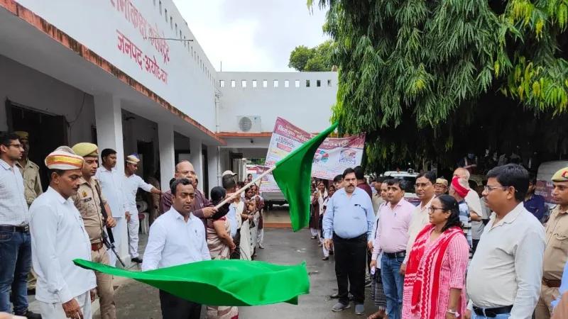 अयोध्या में शुरू हुआ संचारी रोग नियंत्रण अभियान, डीएम ने रवाना की जागरूकता रैली    