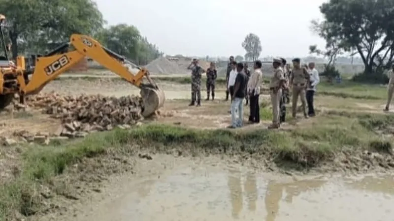 बहराइच में भारत-नेपाल सीमा पर चला बुलडोजर, हटाया गया अतिक्रमण