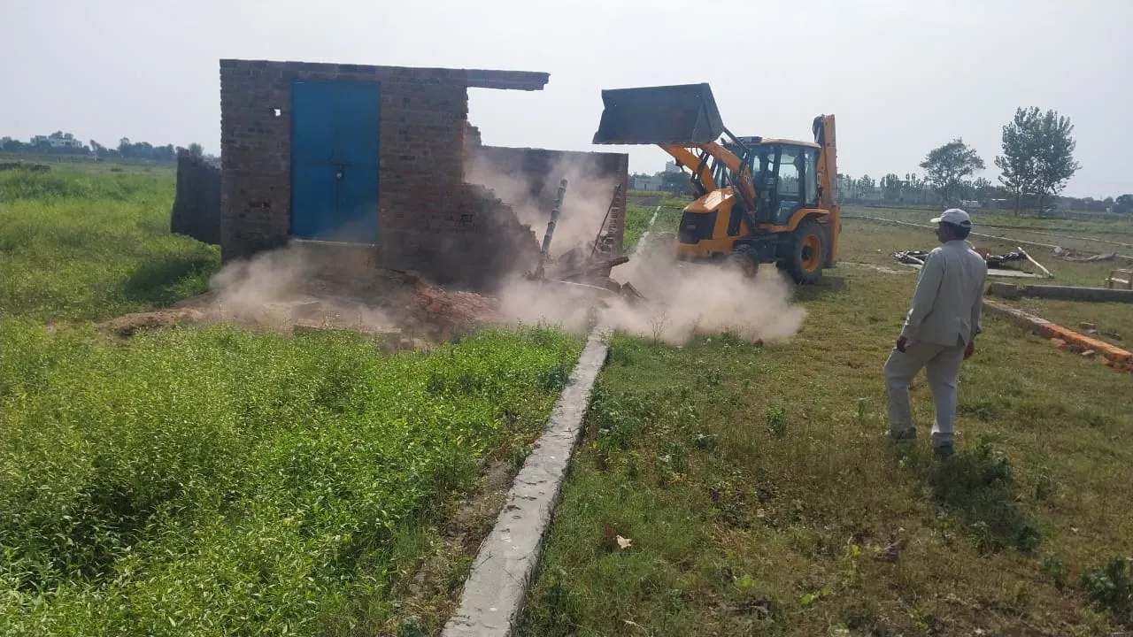 बरेली: BDA ने की कार्रवाई, बिथरी चैनपुर में 29 बीघा में बन रही चार अवैध कॉलोनियों को किया ध्वस्त