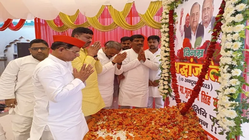 अयोध्या : जिले भर में श्रद्धा के साथ मनाई गई मुलायम सिंह की पुण्य तिथि 