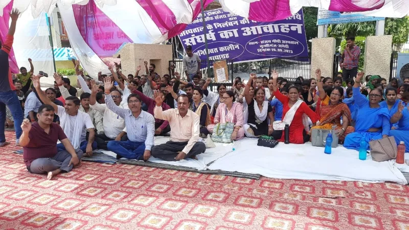 संजय गांधी अस्पताल कर्मचारियों का आंदोलन जारी, मांगों के समर्थन में आवाज की बुलंद