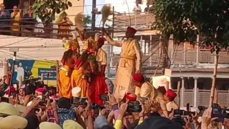 ऐतिहासिक नाटी इमली के भरत मिलाप मैदान में उमड़ा आस्था का जनसैलाब