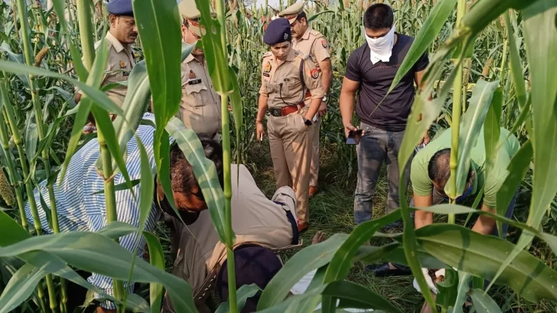 औरैया में होटल के पीछे मिला युवक का सिर कटा नग्न शव, पहचान में जुटी पुलिस 