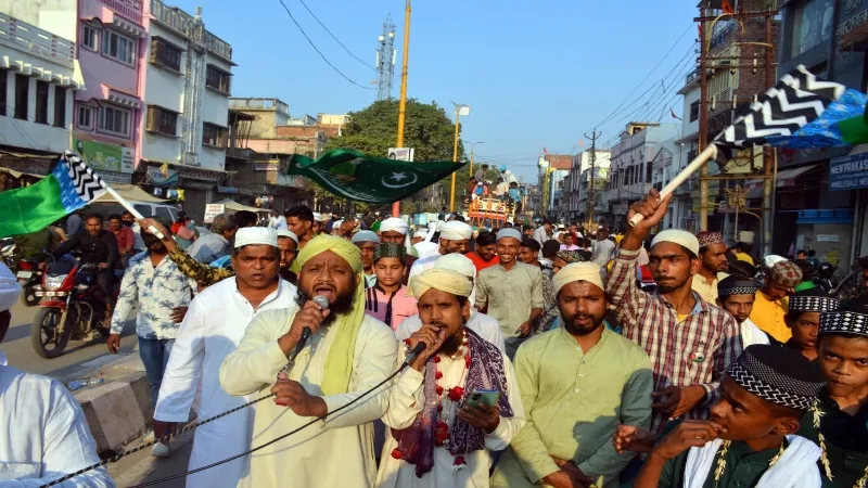 अयोध्या में शान से निकला जुलूसे गौसिया, गौसे पाक के नारों से गूंजा नगर
