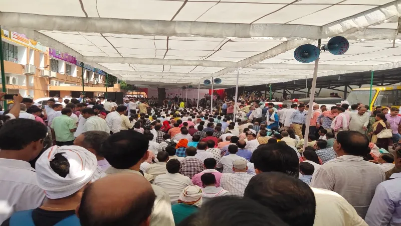 लखनऊ निदेशालय पर शिक्षकों का बड़ा प्रदर्शन, पुरानी पेंशन बहाली की उठाई मांग - निशातगंज पुल पर लगा भीषण जाम  