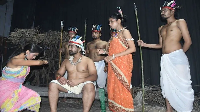 लखनऊ : भेदभाव, ऊंच-नीच और अत्याचार की दास्तान है नाटक आहत