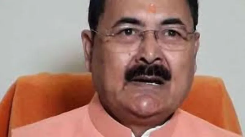 UP news : कांग्रेस नेता राहुल गांधी को सपा प्रवक्ता ने बताया मंदबुद्धि, लिखा - बांट रहे हैं झूठी मोहब्बत 