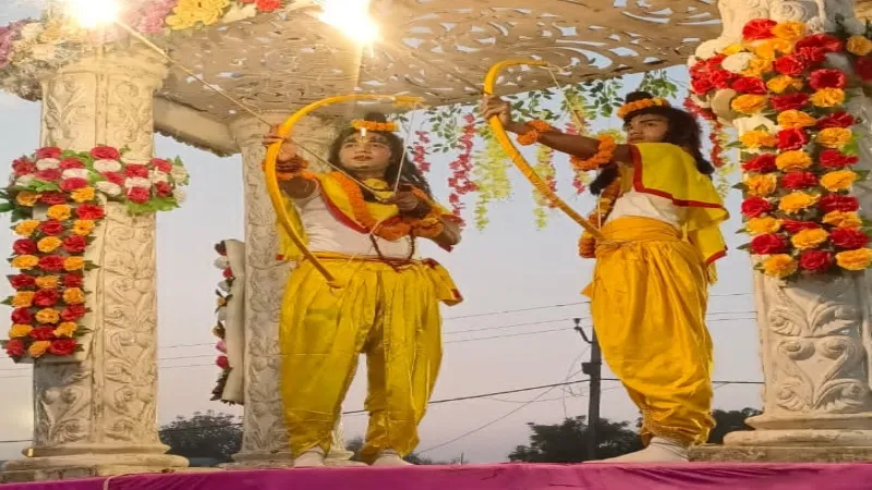 दशहरा : प्रभु श्रीराम ने किया अहंकारी रावण का अंत, छाया उल्लास
