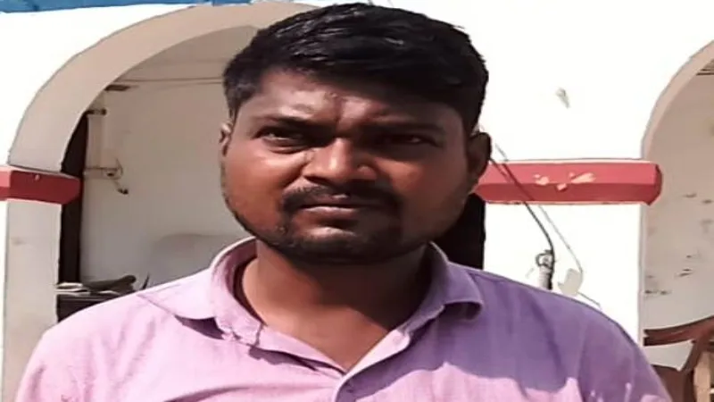 अयोध्या : 10 हजार सुविधा शुल्क लेते लेखपाल गिरफ्तार, रिपोर्ट दर्ज  