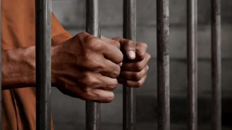 बुलंदशहर में छात्रा से छेड़छाड़ का आरोपी गिरफ्तार, भागने के प्रयास में हाथ की हड्डी टूटी 