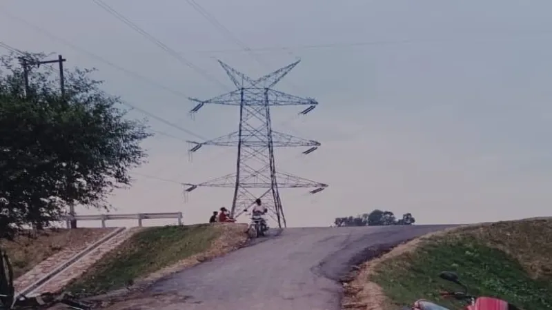 लापरवाही : डेंजर जोन बनी मढ़हा पुल पर बिट्ठलपुर संपर्क मार्ग की चढ़ाई 