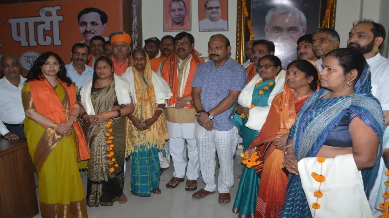 हरदोई BJP कार्यालय पर सम्मानित की गईं वीर नारियां 
