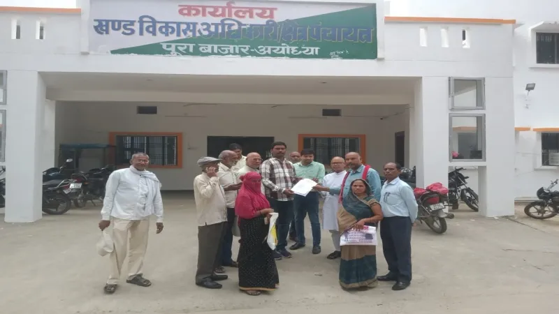 अयोध्या : संगठन ने उठाई मजदूरों की समस्याएं, सौंपा ज्ञापन 