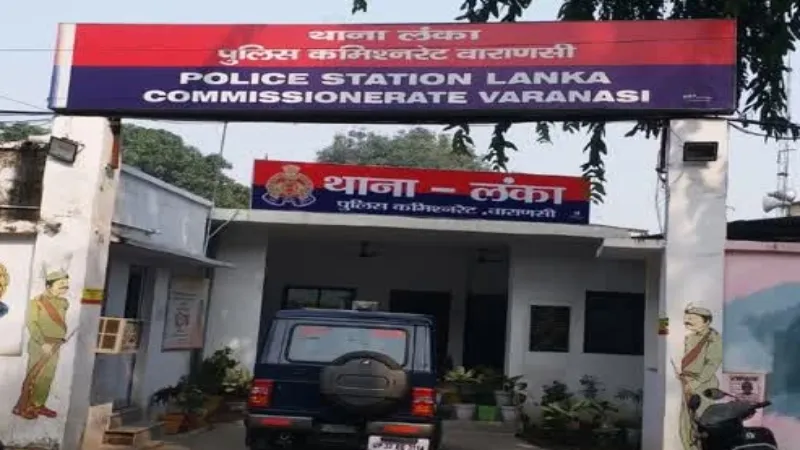 वाराणसी में पुलिस के दुर्व्यवहार को लेकर कार्यकर्ता ने दिया निर्वस्त्र प्रदर्शन का अल्टीमेटम 