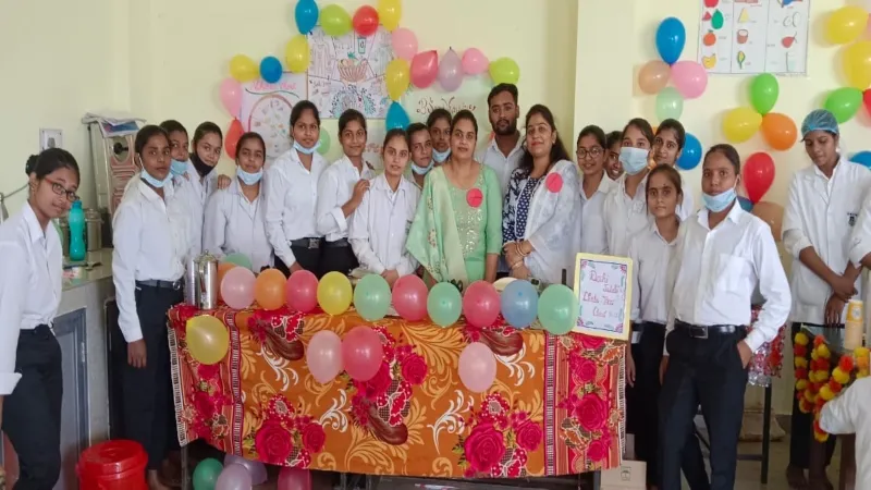 अयोध्या : विश्व खाद्य दिवस पर छात्र-छात्राओं ने लगाया व्यंजनों का स्टॉल 