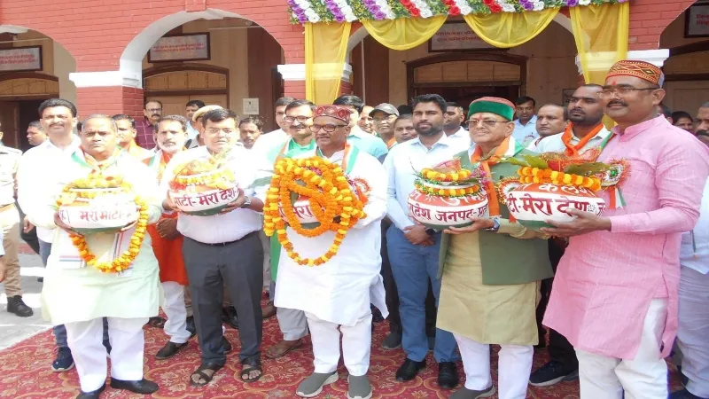 मेरी माटी मेरा देश : शहीदों के सम्मान में निकाली अमृत कलश यात्रा, परिजनों को किया सम्मानित