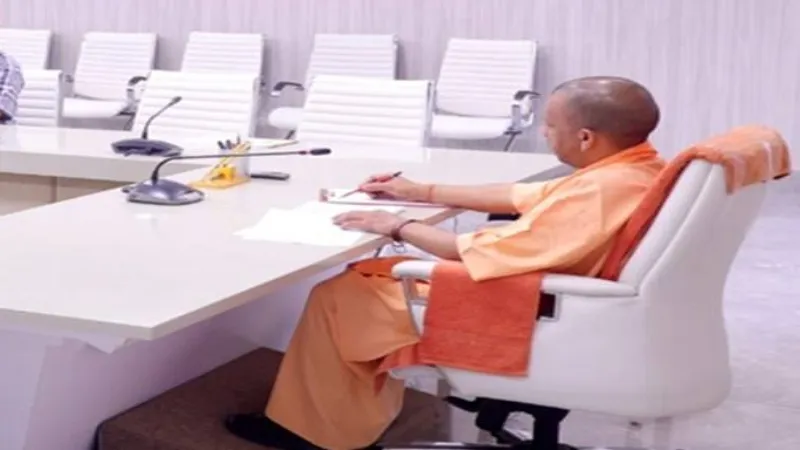 लखनऊ : डेंगू की रोकथाम के लिये सरकार सतर्क, CM योगी ने की समीक्षा 