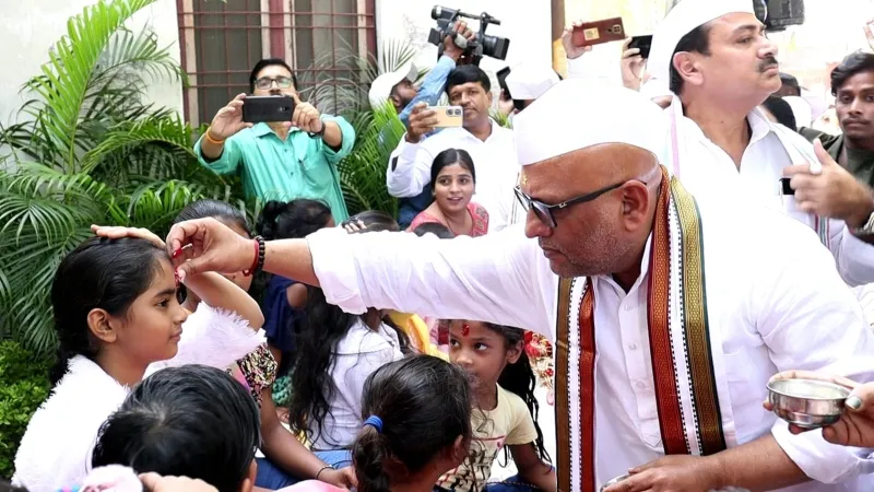 लखनऊ : नवरात्रि पर अजय राय ने किया कन्या पूजन, 2024 से पहले छवि बदलने में जुटी कांग्रेस