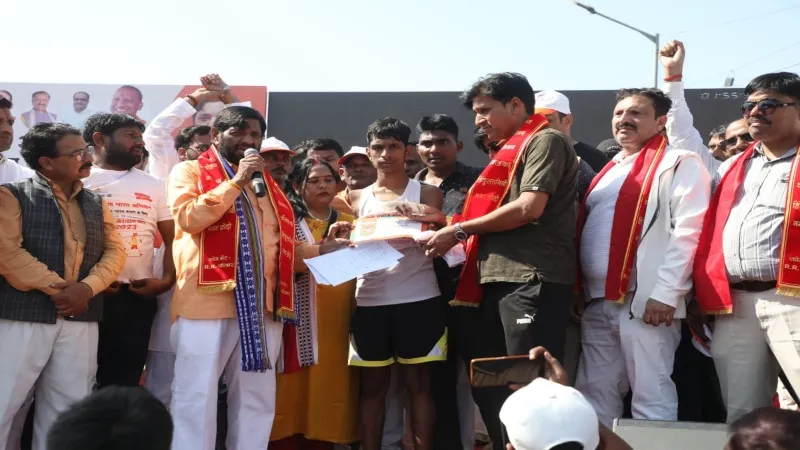 लखनऊ में मंत्री कौशल किशोर ने किया नशामुक्त हॉफ मैराथन का आयोजन, बोले - मत करें नशा, प्रतिभा में आएगा निखार   