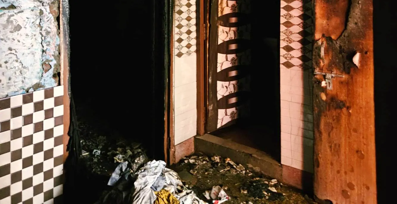 रुद्रपुर: मेडिकल स्टोर स्वामी और बेकरी विक्रेता के घर धधकी आग
