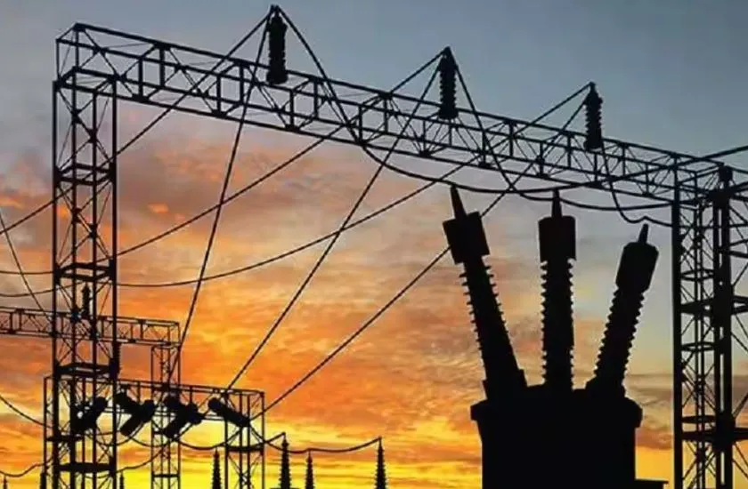 बरेली: करंट से झुलसे लोगों को प्लास्टिक सर्जरी का खर्च नहीं दे रहा विभाग, इलाज कराने का किया था वादा