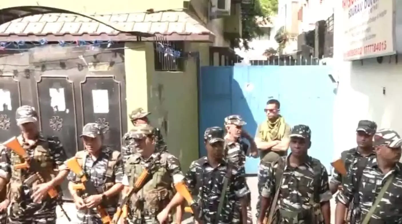  पश्चिम बंगाल के वरिष्ठ मंत्री फिरहाद हकीम के आवास पर सीबीआई के छापे 