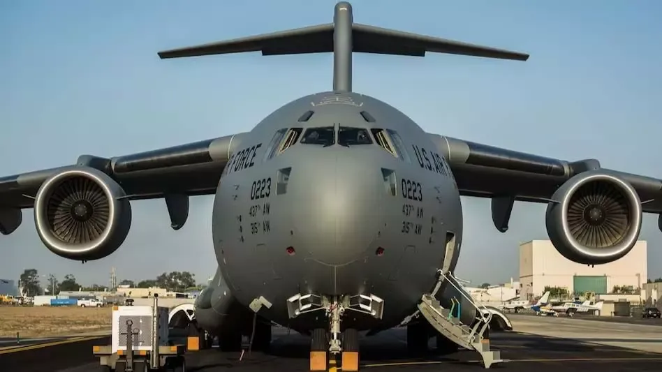 Israel Hamas War: इजरायल पहुंचा अमेरिकी गोला बारूद से लैस प्लेन, अब जमीनी युद्ध की तैयारी