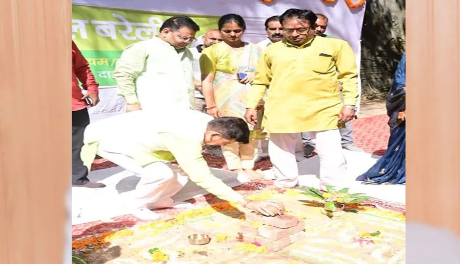 बरेली: मेयर और नगर आयुक्त ने किया ढाई करोड़ से बनने वाले ग्रीन क्रिमोटोरियम का भूमि पूजन