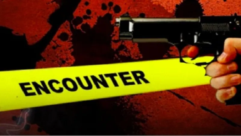 UP news : कुशीनगर में महिला पुलिस कर्मियों ने किया इनामी बदमाश का एनकाउंटर, असलहा समेत गिरफ्तार 